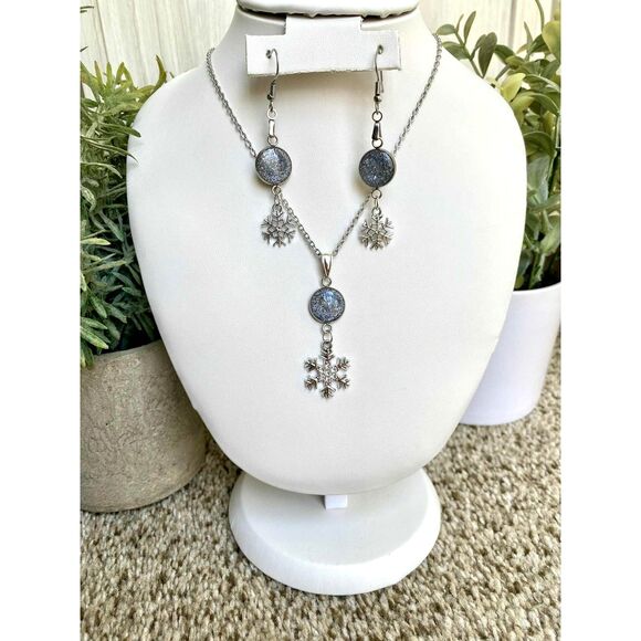 Handmade Resin Snowflake Winter Necklace & Earrings Set - Picture 2 of 4